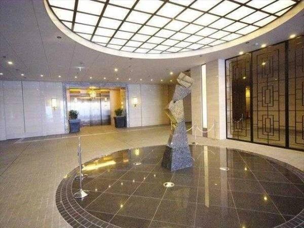 Landmark Tower Apartment in Osaka — photograph 5