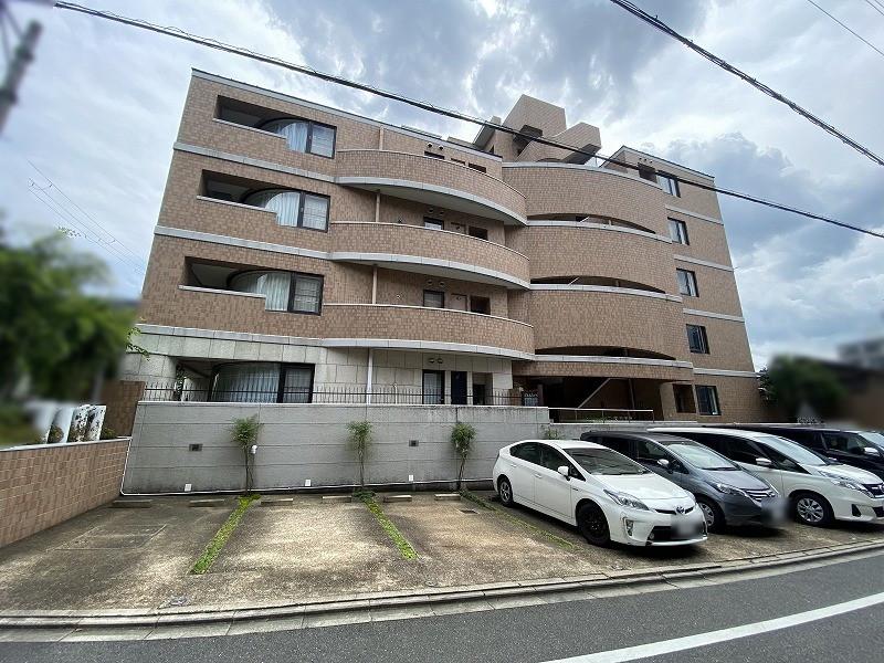 Temple-District Apartment in Kyoto — photograph 2