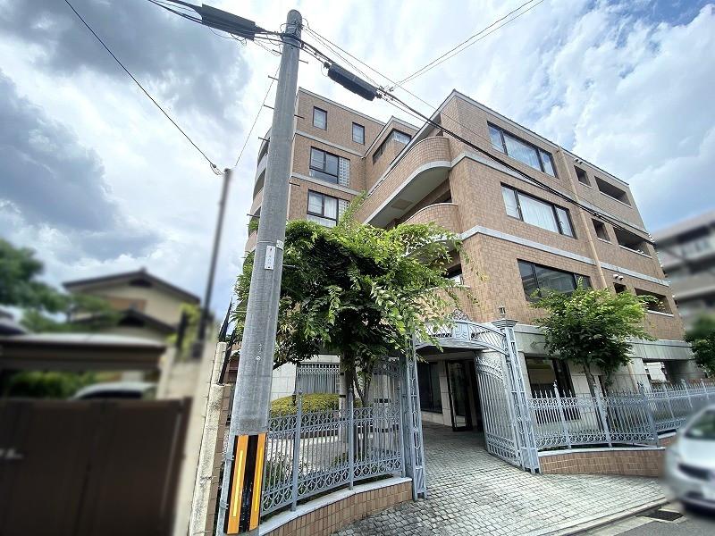 Temple-District Apartment in Kyoto — photograph 5