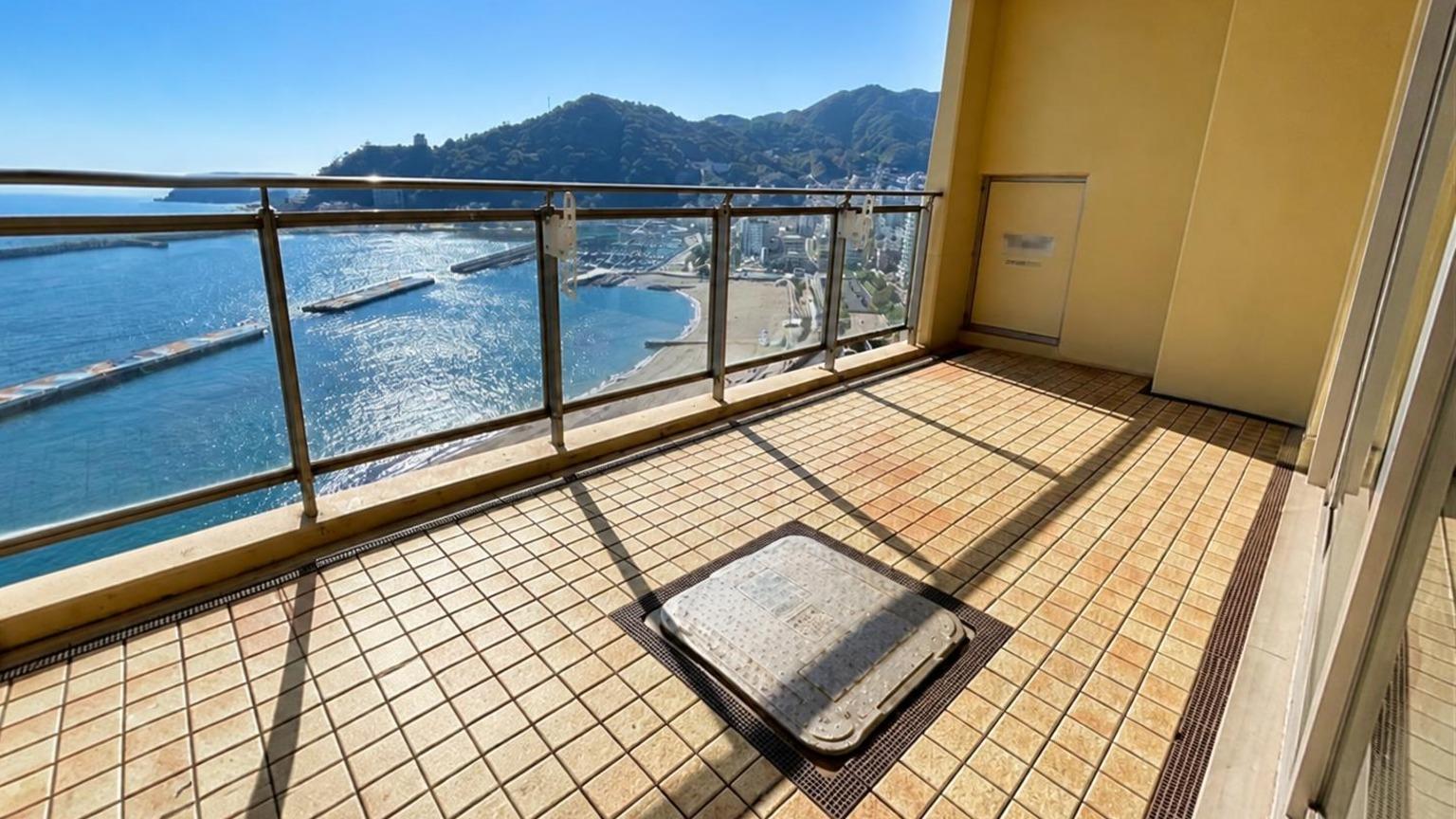 Zephyr Atami Beach Tower — photograph 5