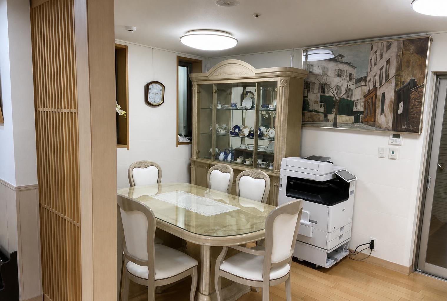Office in Urawa-ku, Saitama — photograph 4