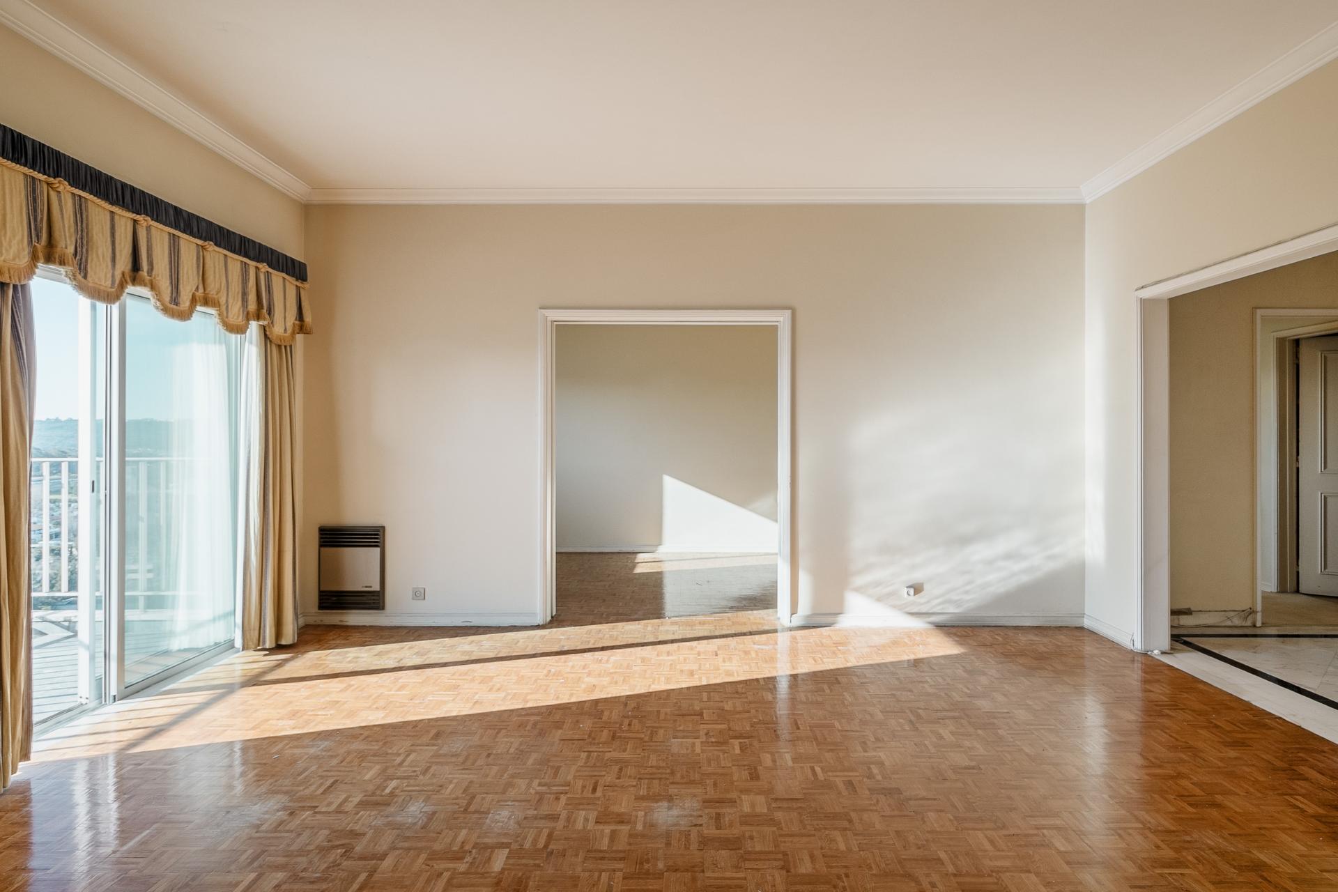 4-Bedroom Apartment with Garden in Lisboa — photograph 4