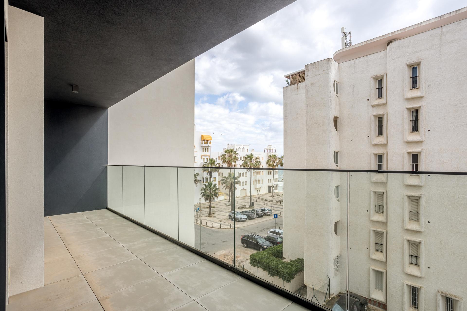 2-Bedroom Apartment with Pool in Loulé — photograph 3