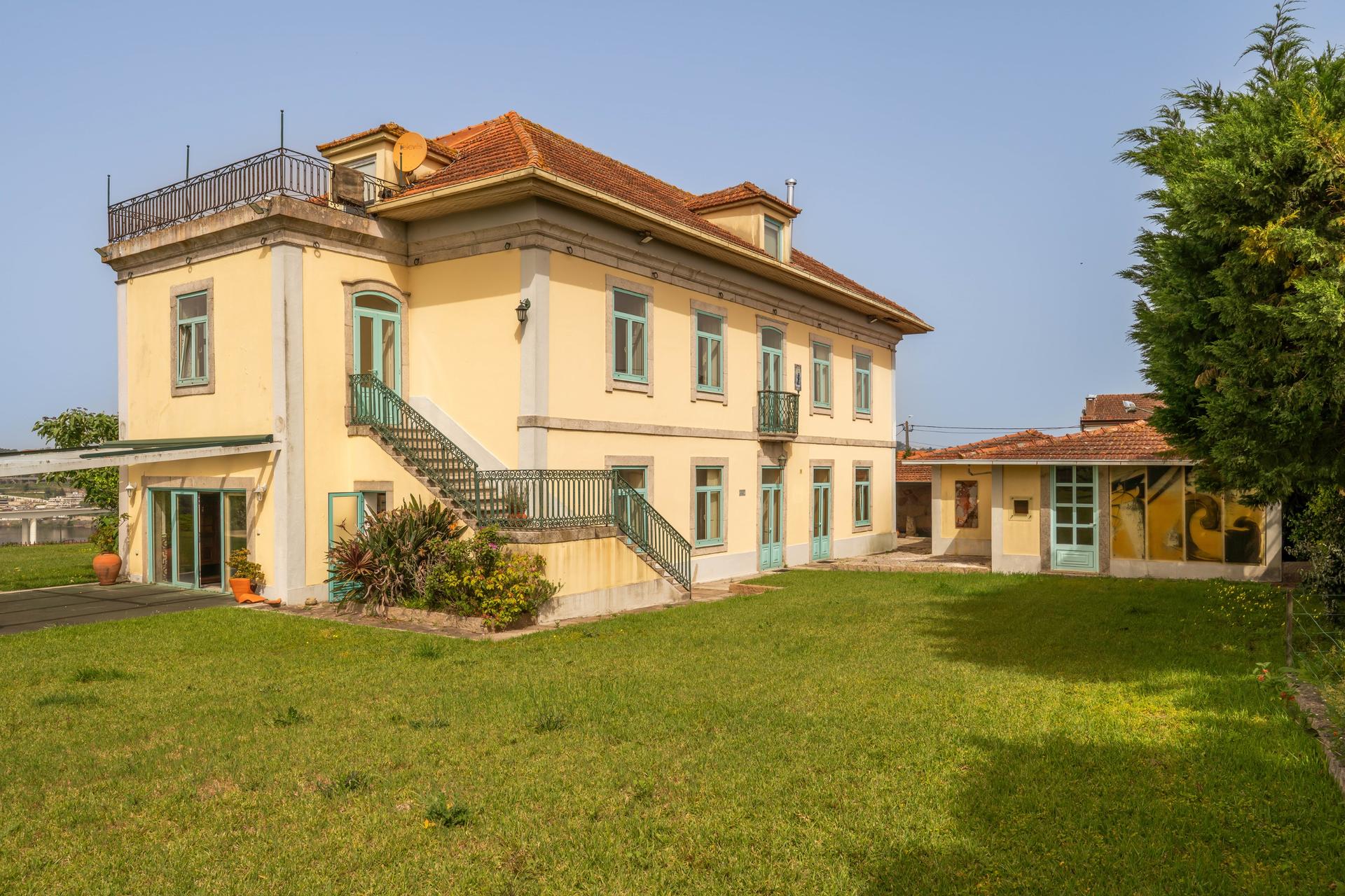 6-Bedroom Mansion in Valbom, Gondomar — photograph 5