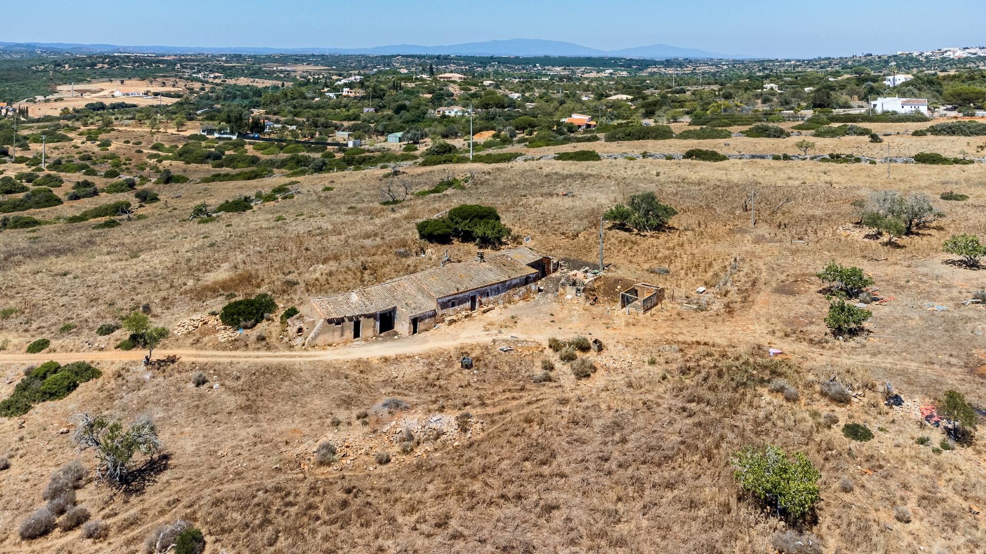 Land in Aldeia da Luz, Lagos — photograph 2