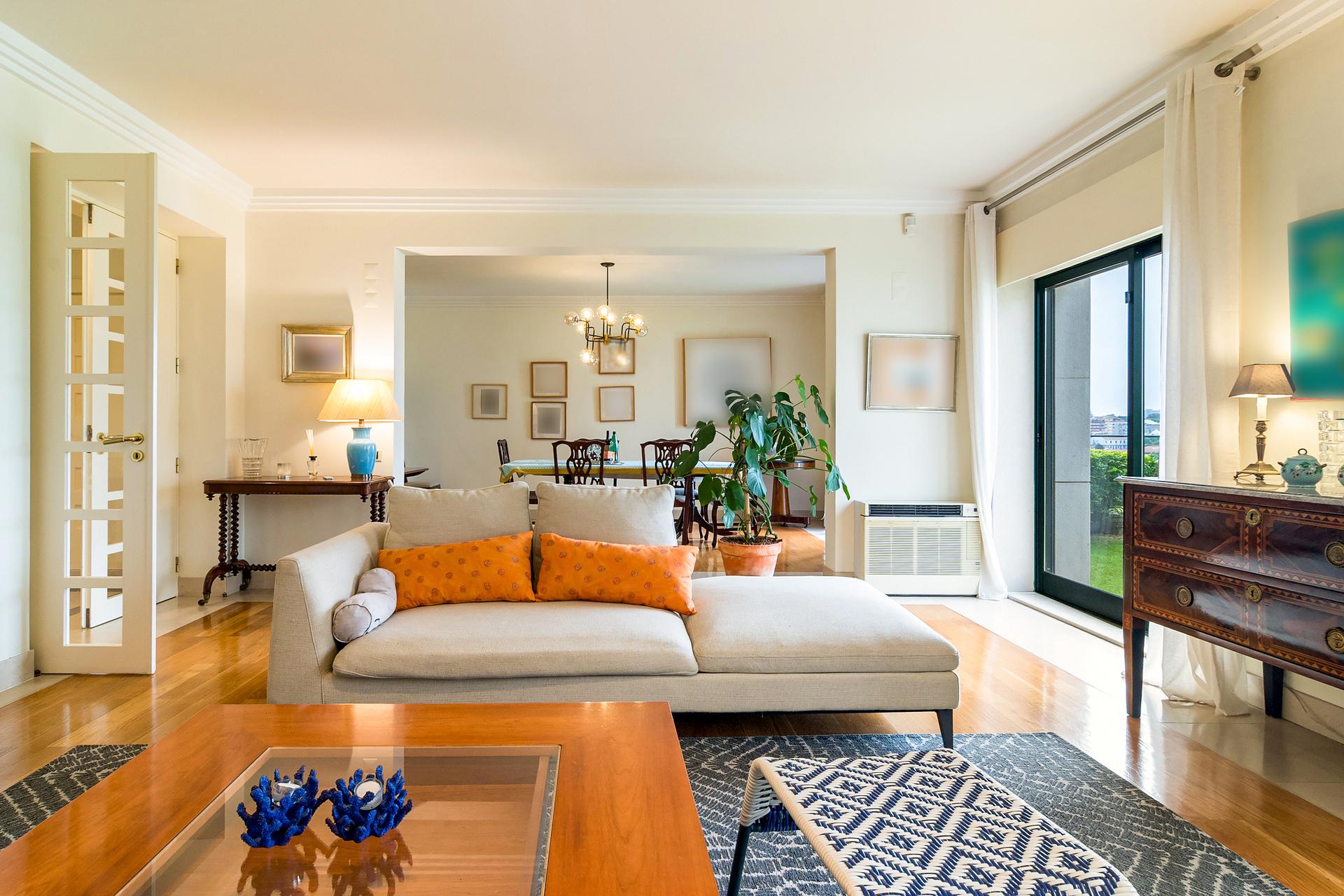 3-Bedroom Apartment in Graça, Lisboa — photograph 3