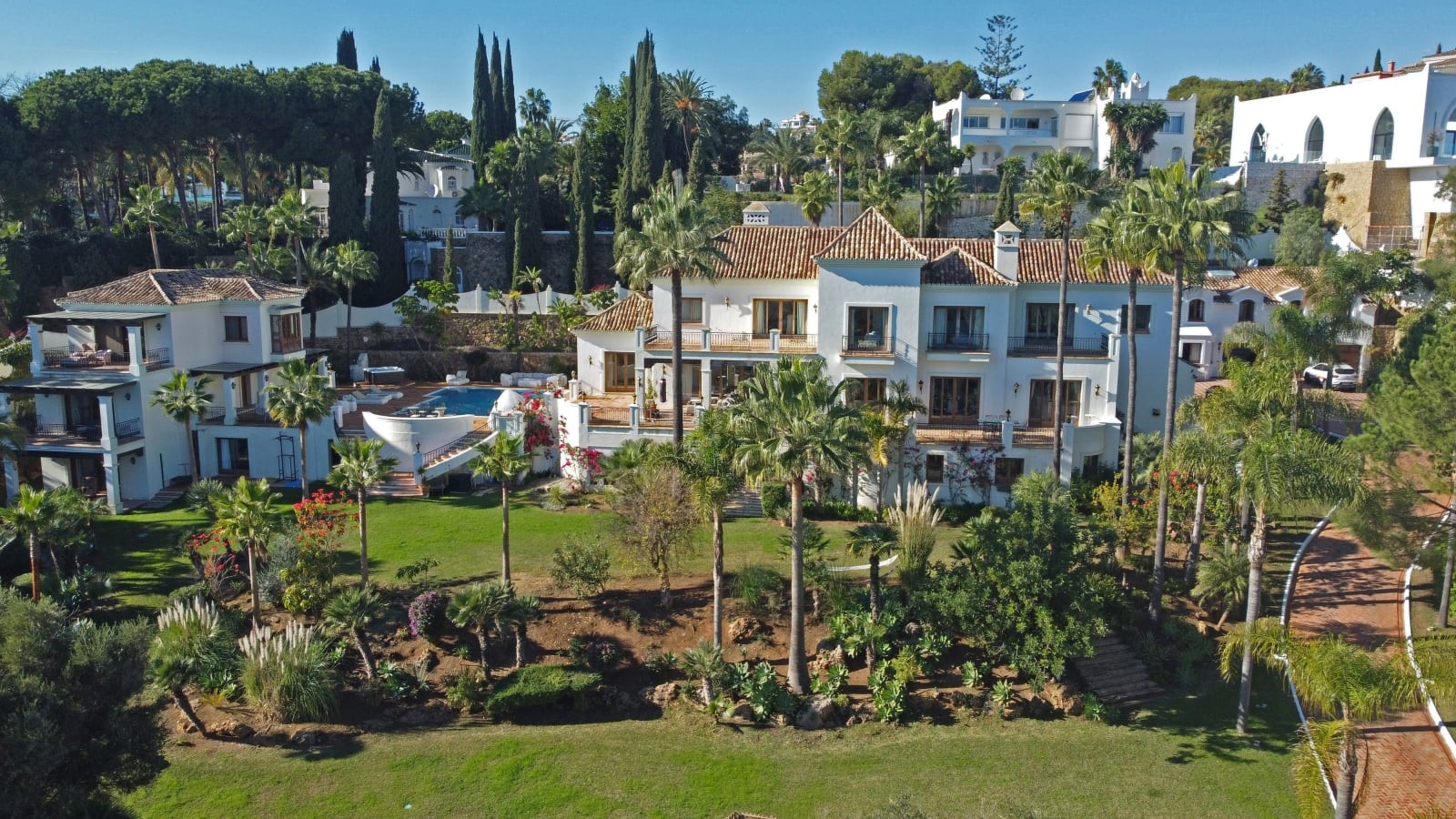 Apartments in Paraíso, Benahavís (AGP-00724)
